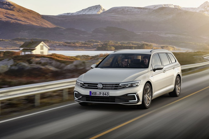 Premiere at Geneva Motor Show: the new Passat will be the first Volkswagen to offer partially automated driving at cruising speed